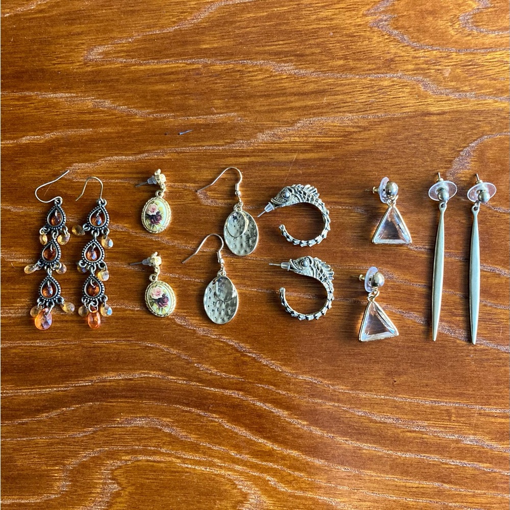 Gold pierced earrings lot